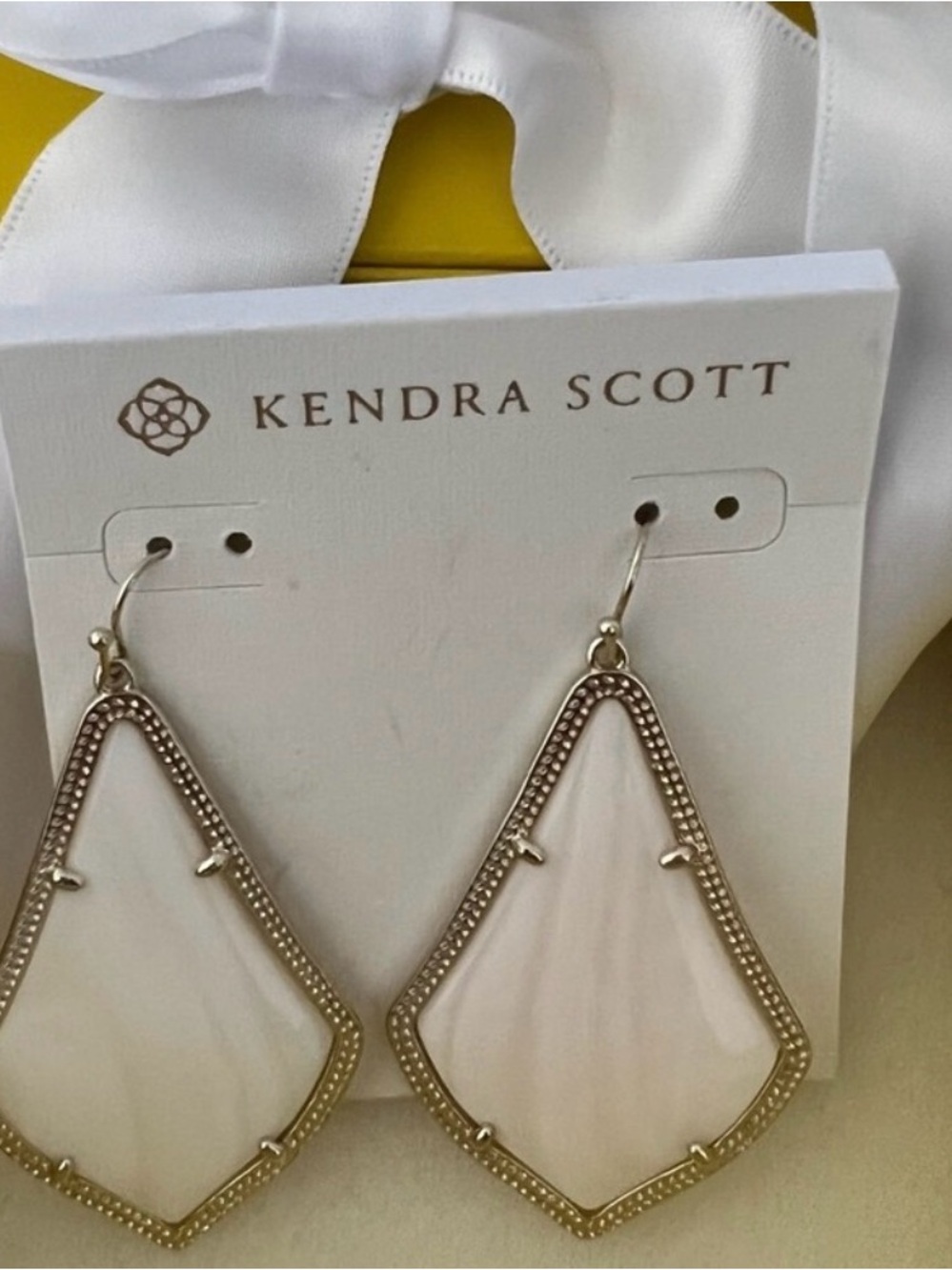 NWT Kendra Scott RARE & Retired Alexandra Earrings White Pearl Yellow Gold W😍W!